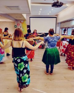 Havaijilaisen hulatanssin työpaja.