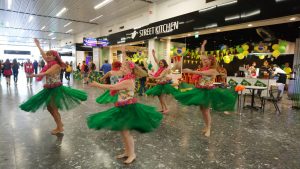 Hula Shakers Tanssi vieköön -messuilla esittämässä tahitilaista tanssia.
